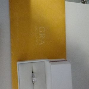 I'm selling a 6.5 moissanite diamond ring